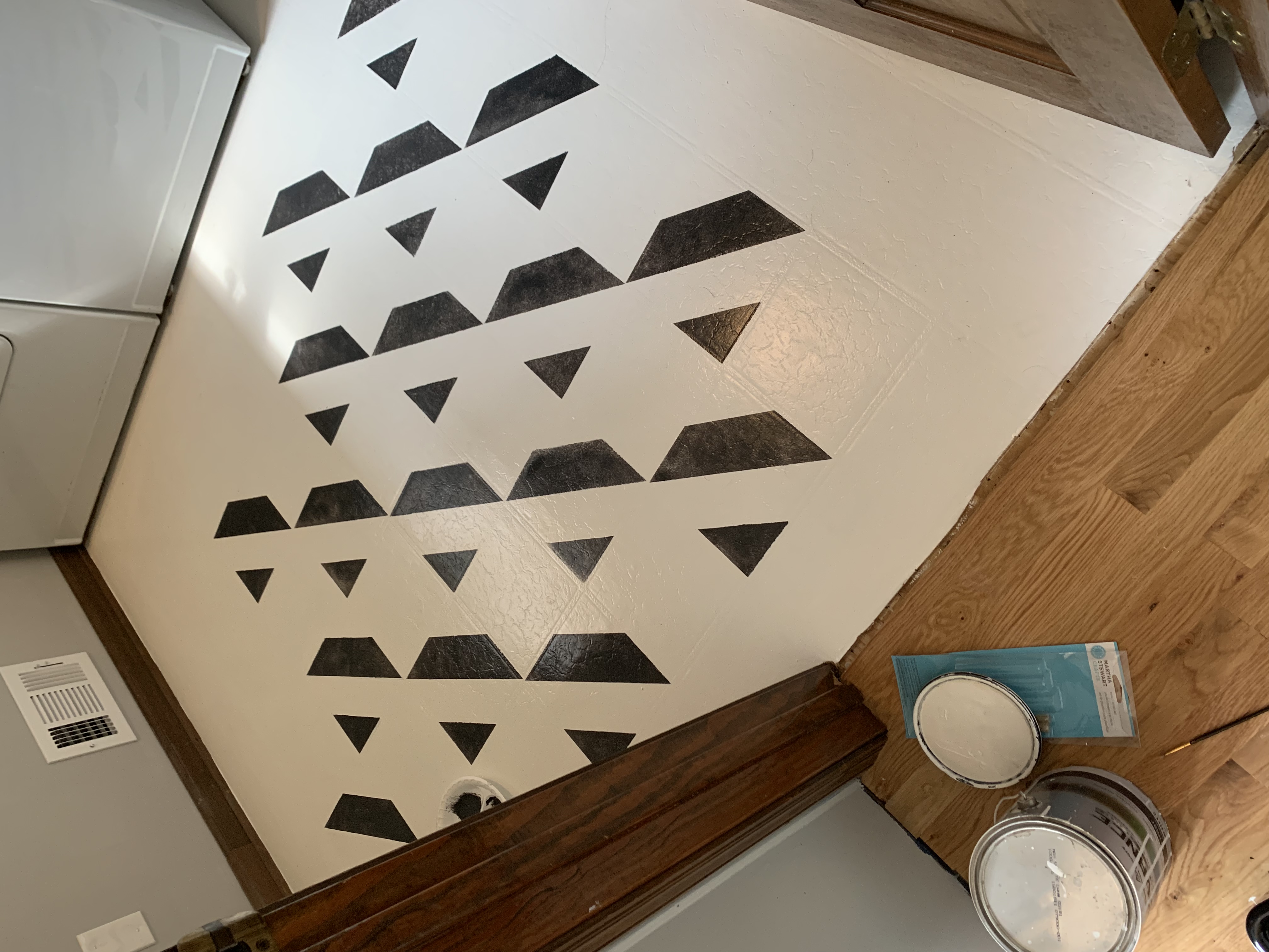 Paint your linoleum floor in a pattern